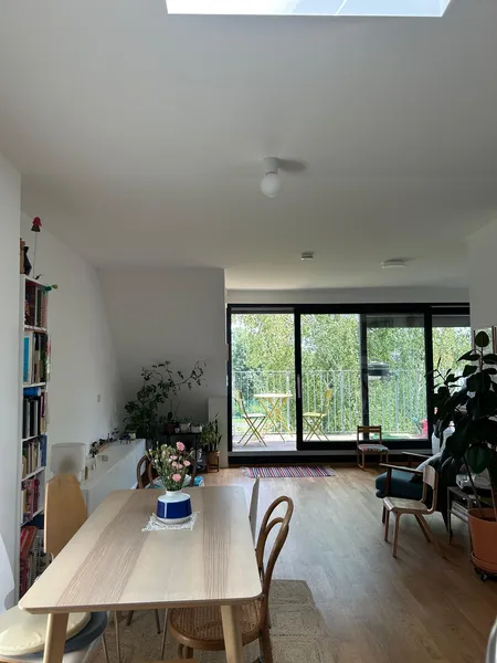 Traumhafte DG-Wohnung in Berlin Lichtenberg - befristet  bis 09/2028 — photo 1